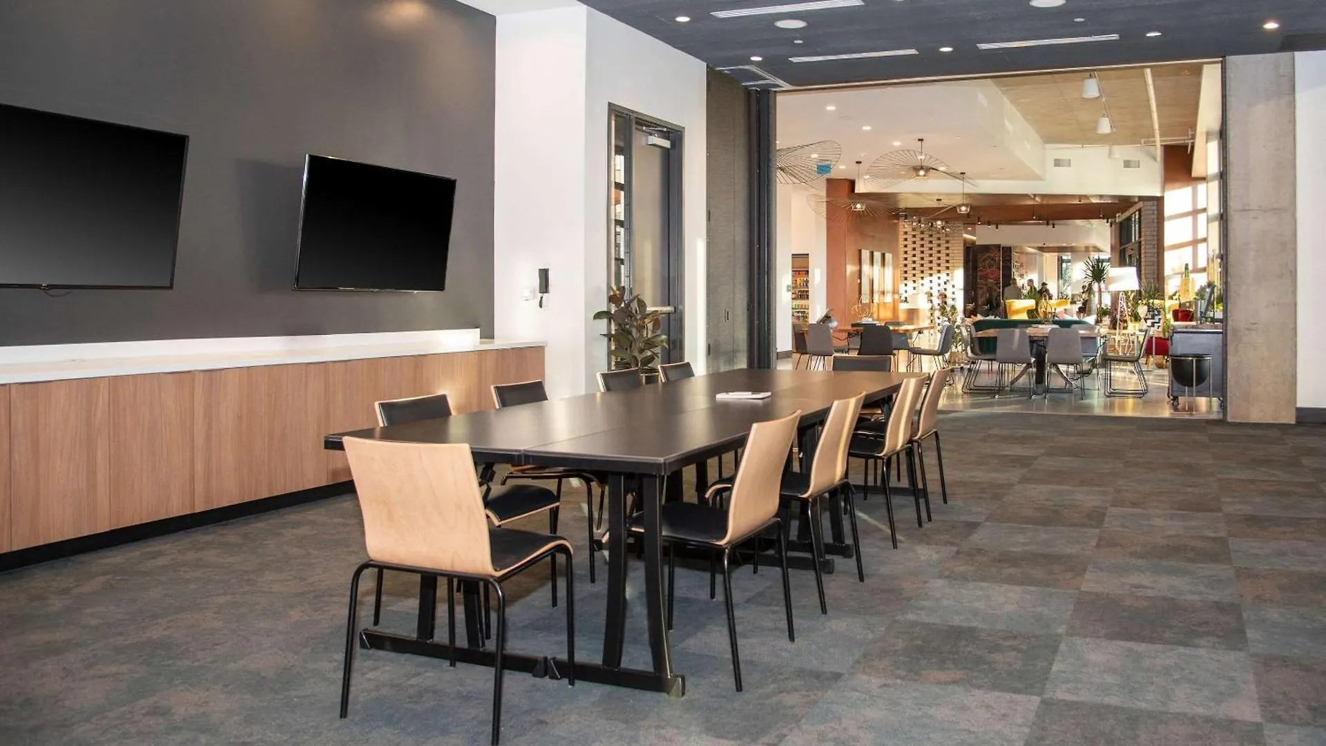 Cambria Downtown Phoenix Convention & Airport Hotel
