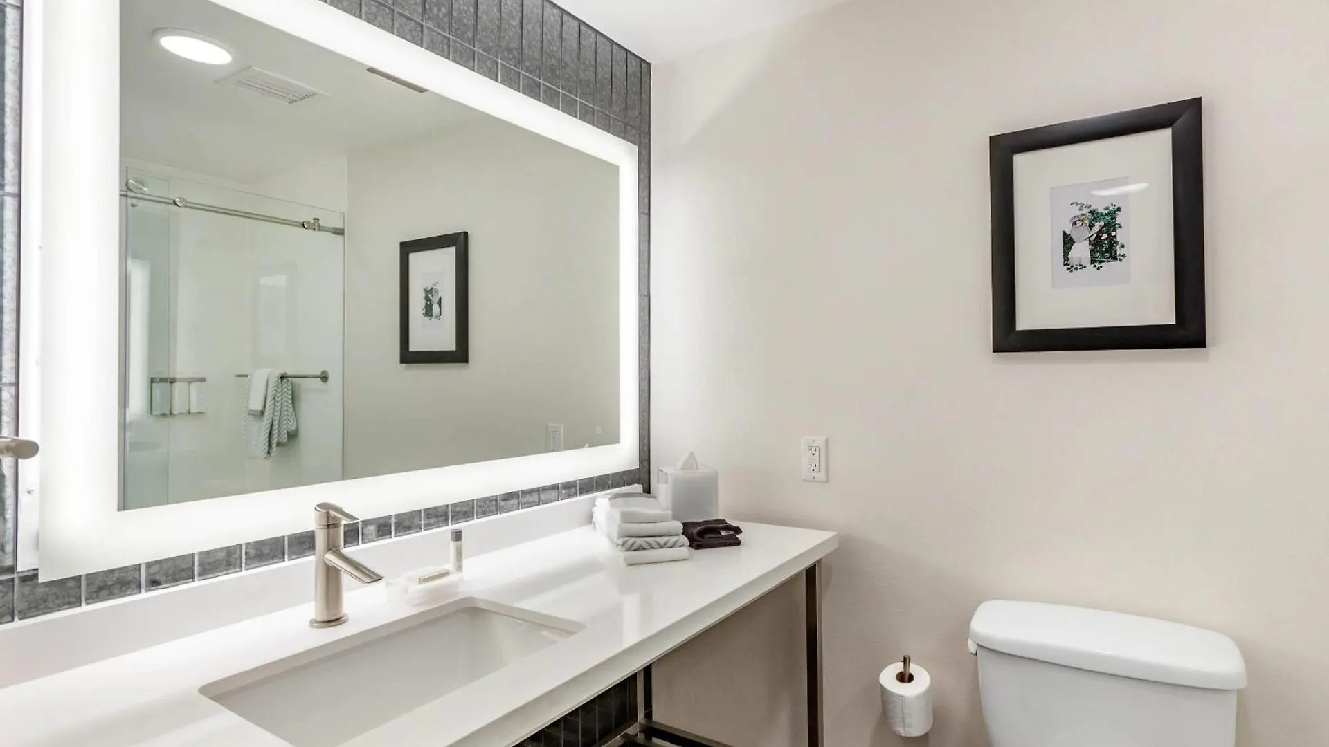 Cambria Downtown Phoenix Convention & Airport Hotel