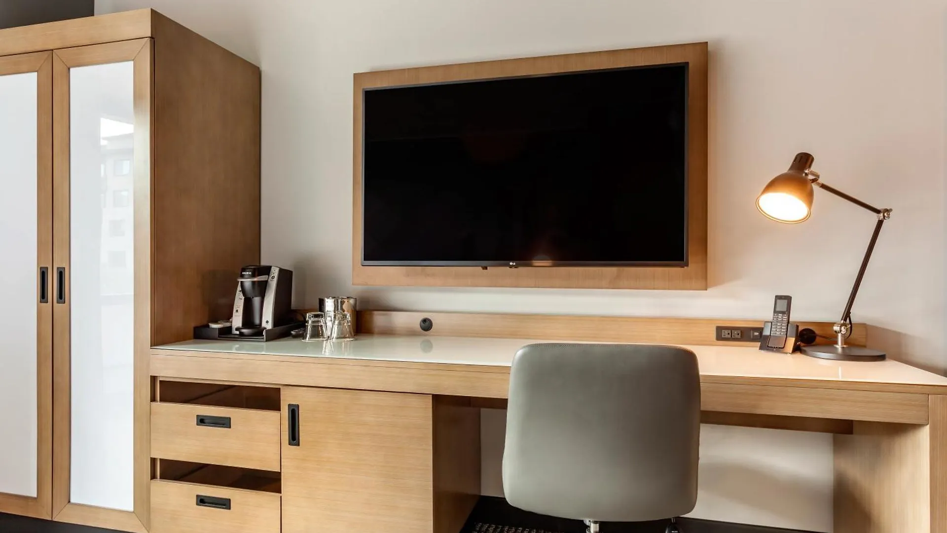 Cambria Downtown Phoenix Convention & Airport Hotel