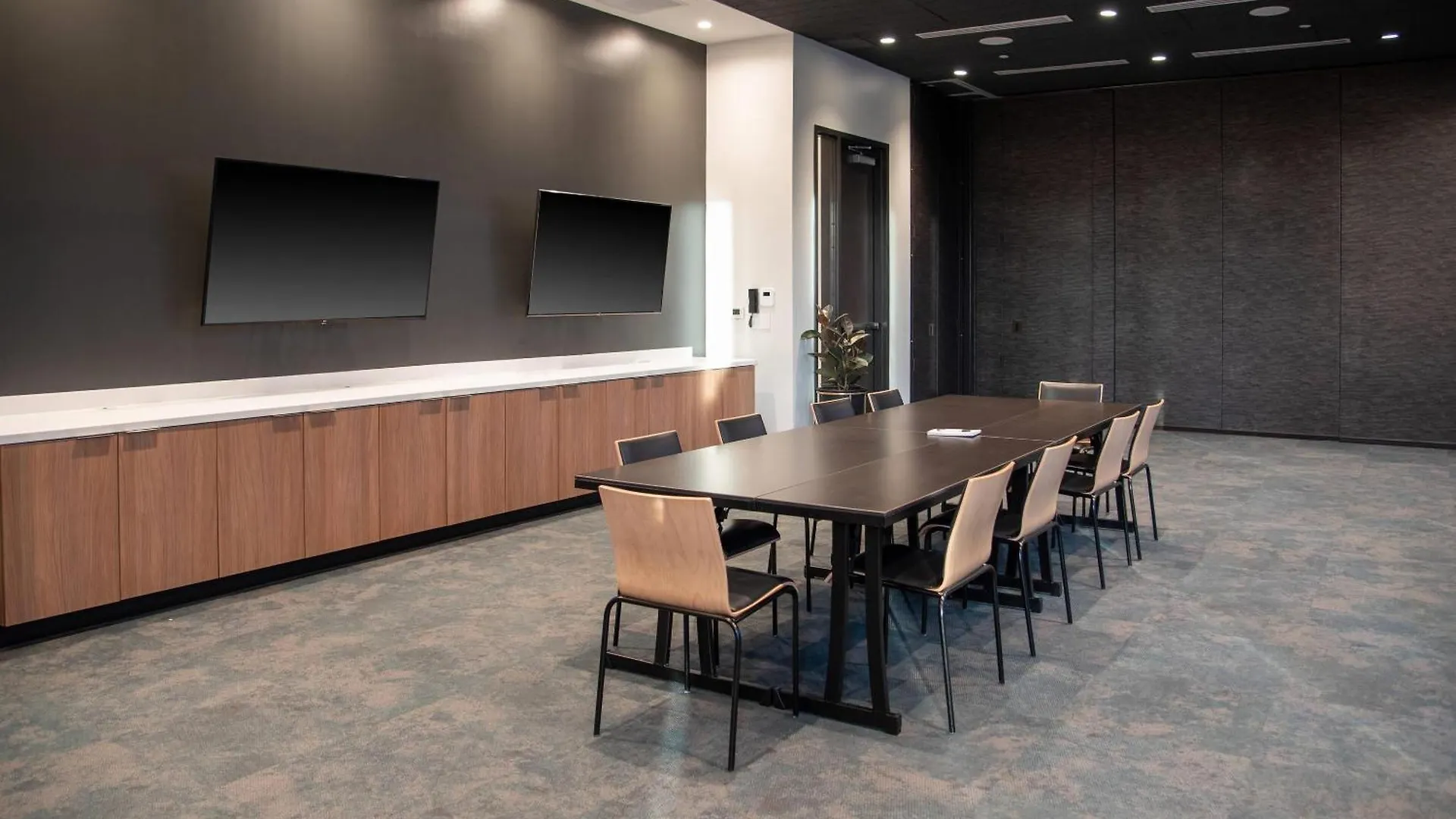 Cambria Downtown Phoenix Convention & Airport Hotel