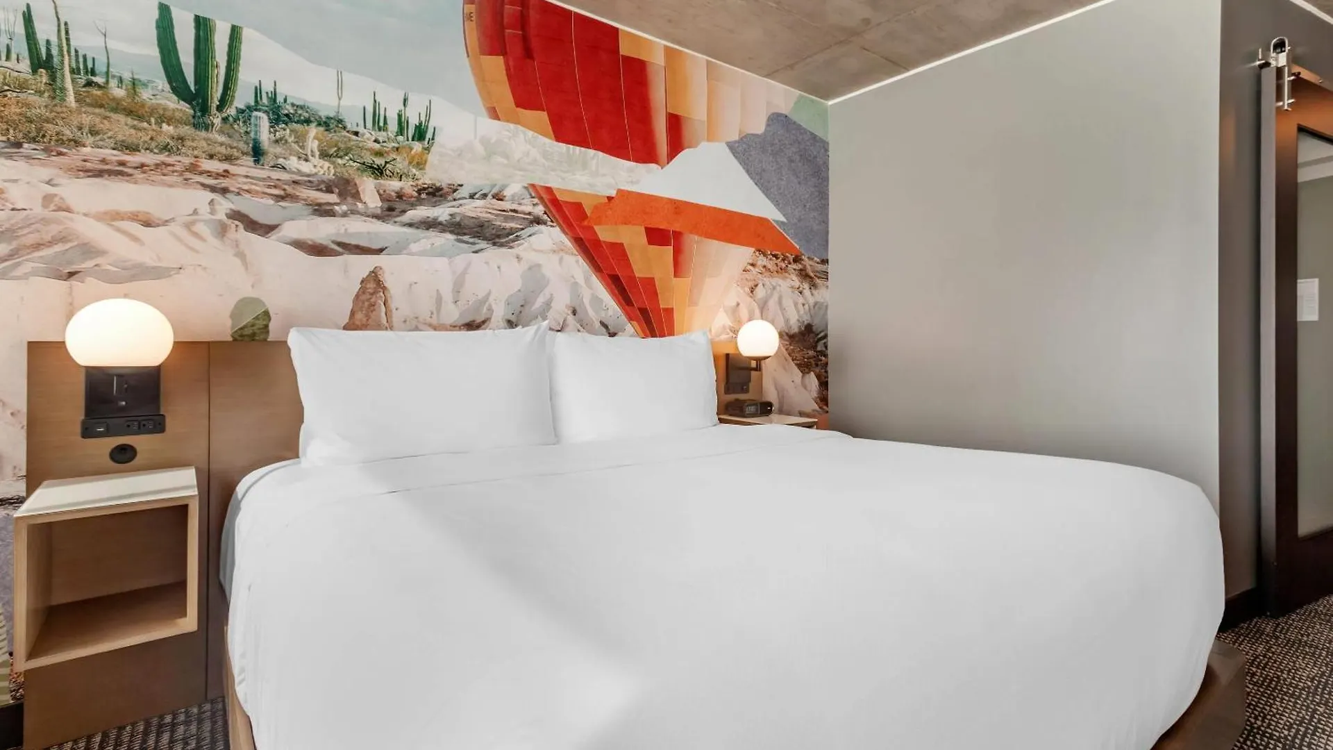Cambria Downtown Phoenix Convention & Airport Hotel
